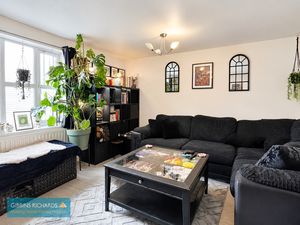 Sitting room- click for photo gallery
